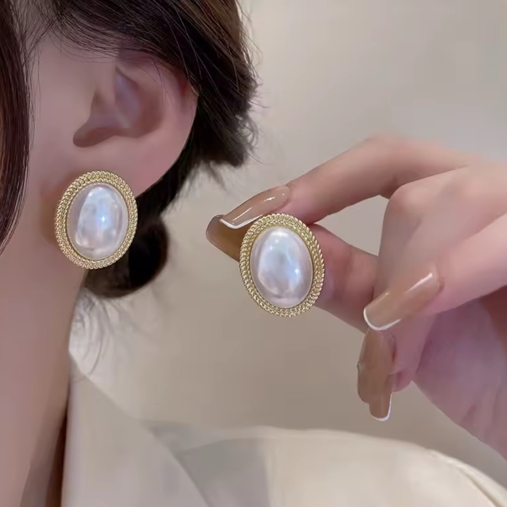 Elegant Gold and White Pearl Earrings